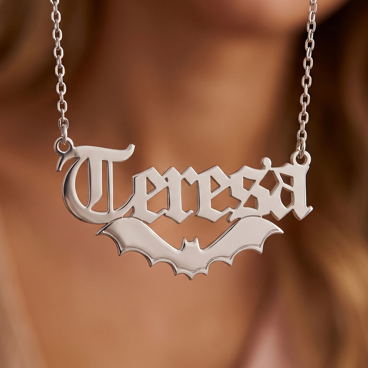 قلادة من الفولاذ المقاوم للصدأ - مراجعة Cosplay Bat Prop وسعره