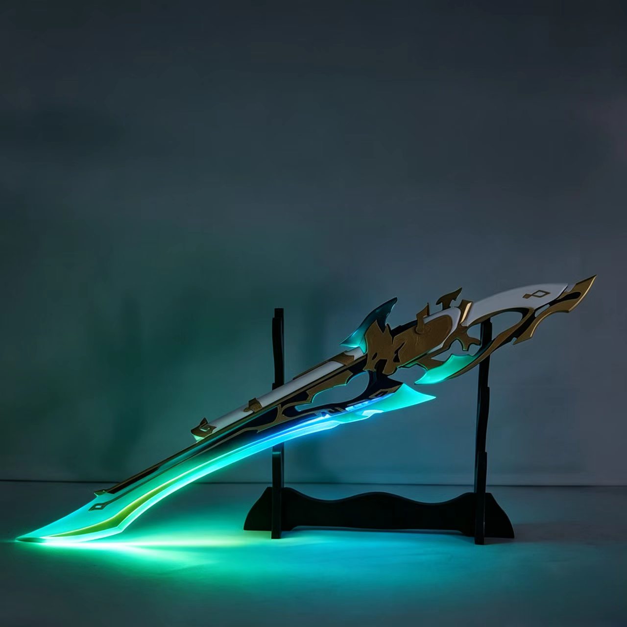 سيف وفأس فيشياو من لعبة هونكاي - مراجعة Cosplay Prop Axe وسعره