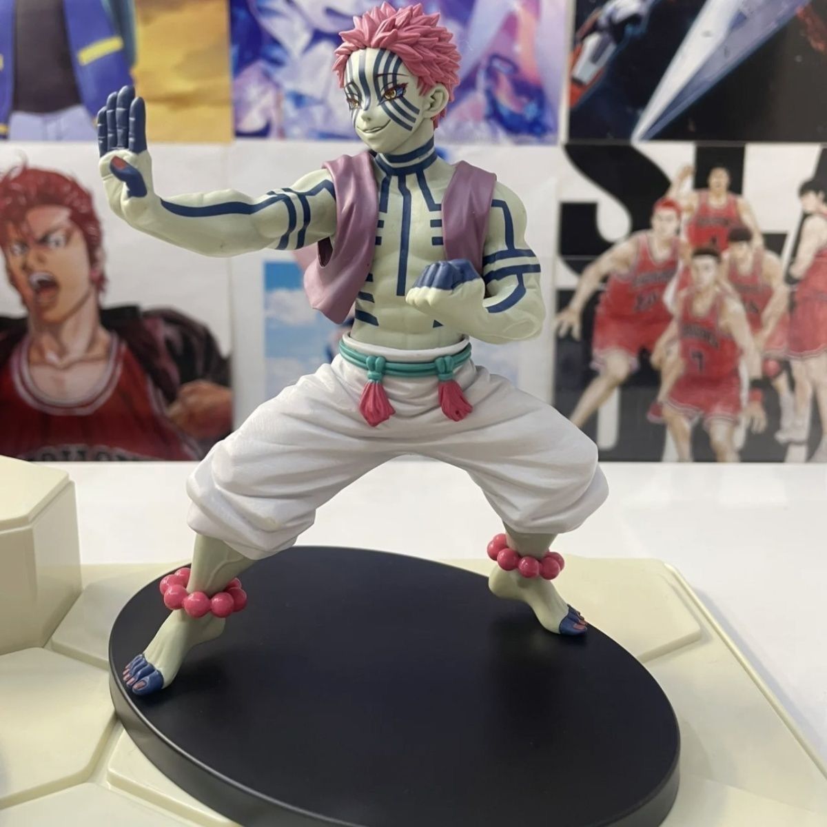 قاتل الشياطين: تمثال أكازا من  - مراجعة Cosplay Prop Display وسعره